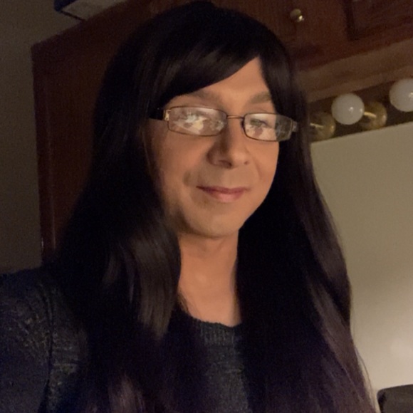 Meet your Posher, Amanda Raelynn - Picture 2 of 2